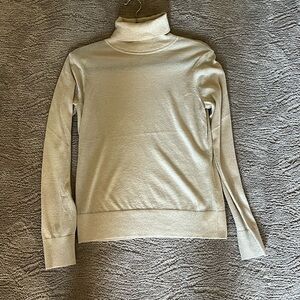 H&M gold glitter turtle neck. EUC